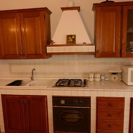 Dom wakacyjny Via Lombardo *