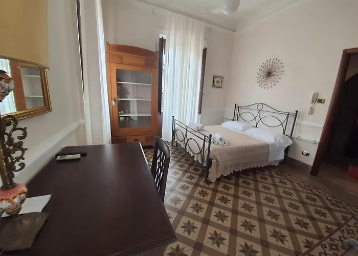 Via Lombardo Semesterbostad