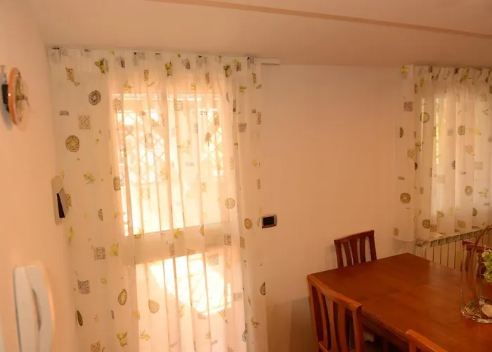 Via Lombardo Semesterbostad