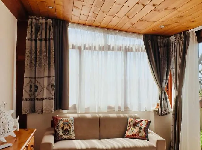 Via Lombardo Semesterbostad *